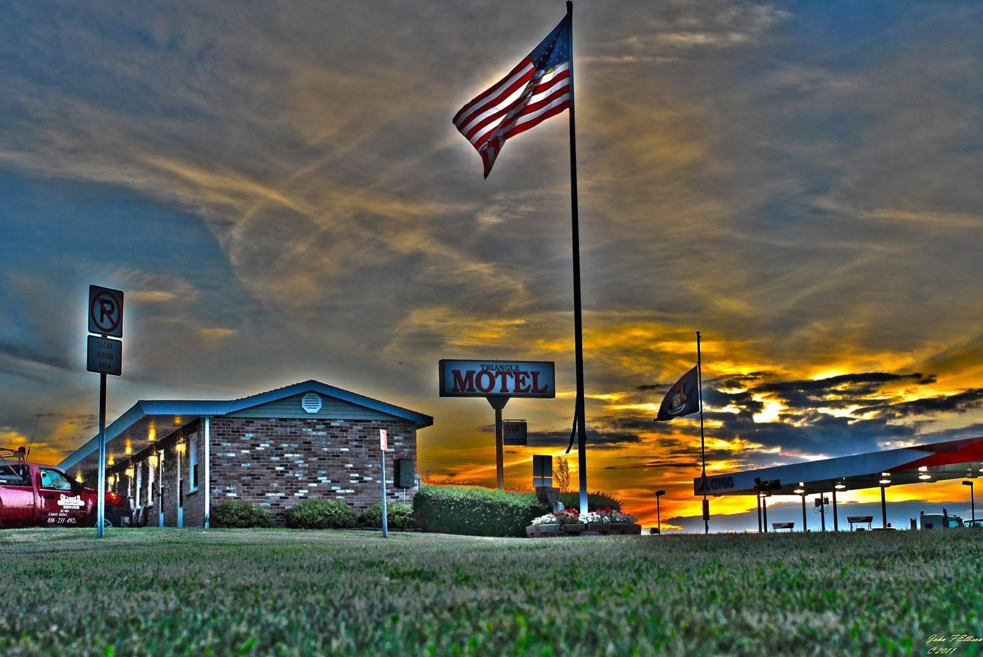 The Triangle Motel Alma Buitenkant foto